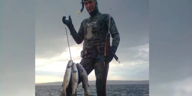 Balık tutmak için daldı, kayboldu