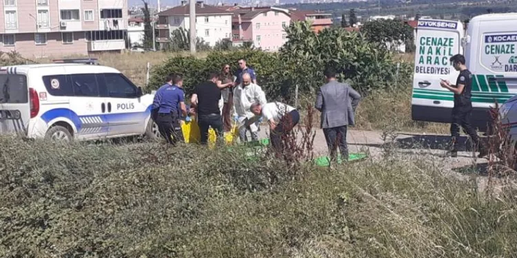 Sokak ortasında erkek cesedi bulundu