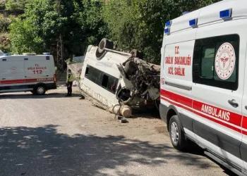 İşçi servisi kaza yaptı: 17 yaralı