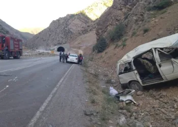 Minibüs takla attı: 2 ölü, 8 yaralı