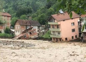 Karadeniz’deki sel afetinde 13 bina yıkıldı