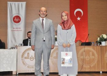 Bursalı Kübra ‘hafızlık’ yarışmasında bölge birincisi