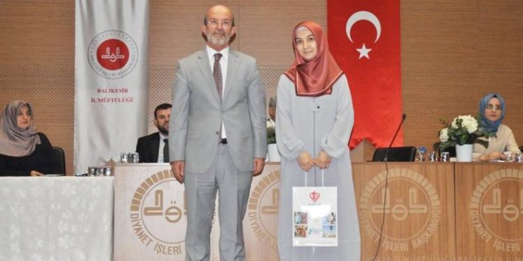 Bursalı Kübra ‘hafızlık’ yarışmasında bölge birincisi