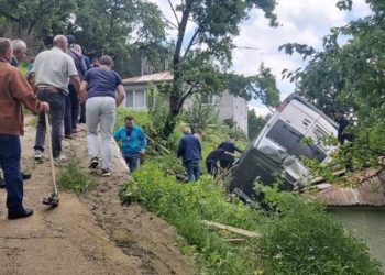 Cenaze yolunda kaza: 8 yaralı