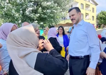 Mustafa Esgin Gölyazı’da vatandaşlarla bayramlaştı