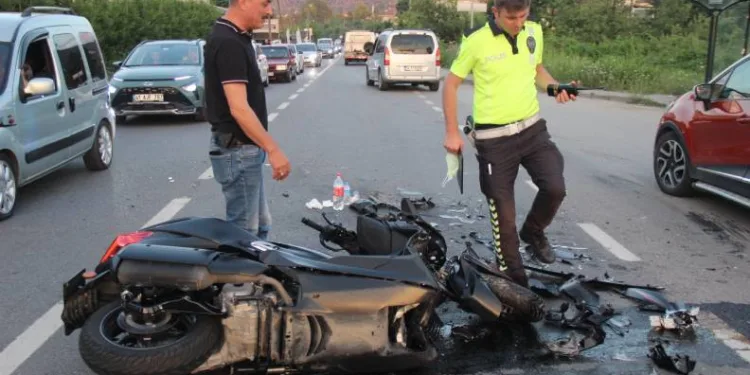 Otomobil ile motosiklet çarpıştı: 2 yaralı