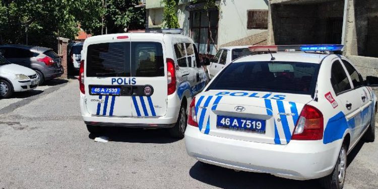 Ekmek almaya giderken bacağından vuruldu