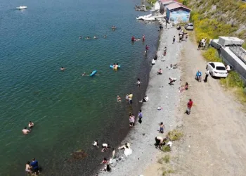 Çıldır Gölü, Akdeniz sahillerini aratmıyor