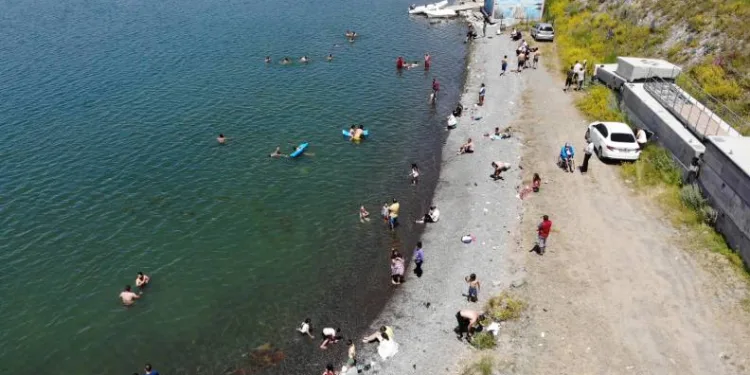 Çıldır Gölü, Akdeniz sahillerini aratmıyor