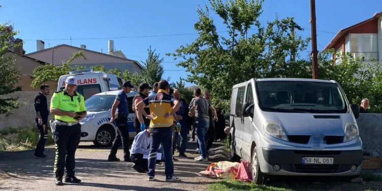 Hastaneye götürmek istediği annesini ezdi