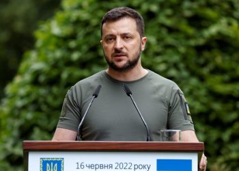 Zelenski 2 ismi görevden aldı