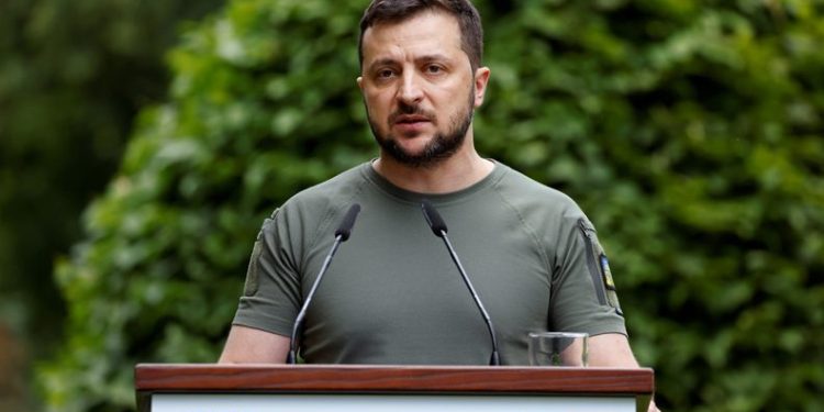 Zelenski 2 ismi görevden aldı