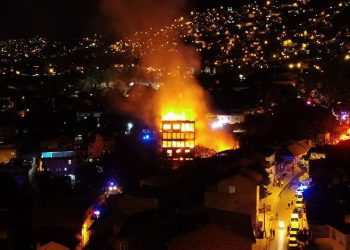 Bursa’da 92 yıllık tarihi ipek fabrikası kül oldu