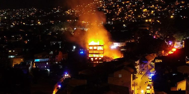 Bursa’da 92 yıllık tarihi ipek fabrikası kül oldu