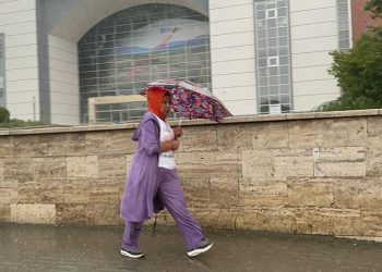 Bursa’da sağanak yağış etkisini gösterdi