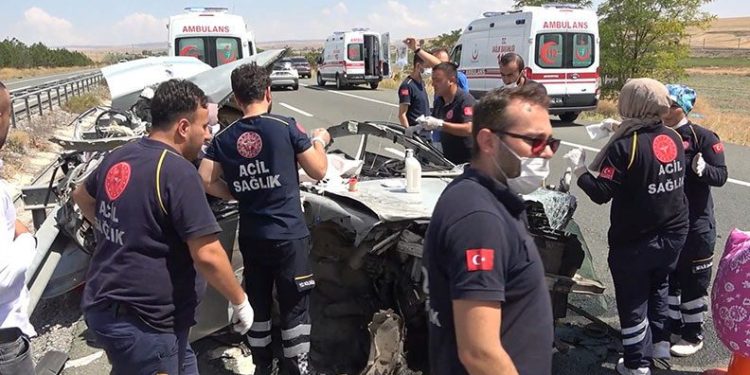 Feci kaza! Anne ve baba öldü, oğul yaralı