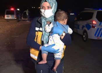 8 aylık bebek bir evin bahçesine bırakıldı