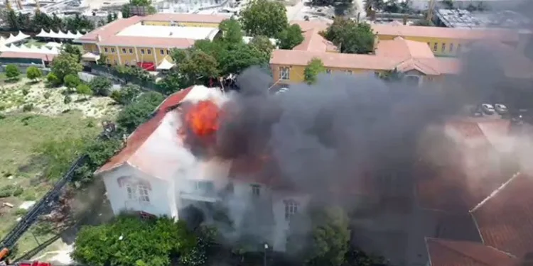 Rum Hastanesi Yaşlı Bakımevi’nde yangın