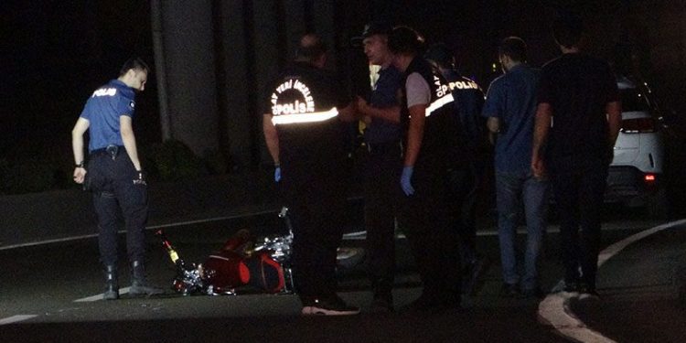 Bursa’da yardım beklerken otomobilin altında kaldılar