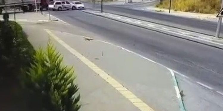 Kırmızı ışık ihlali kazayı beraberinde getirdi