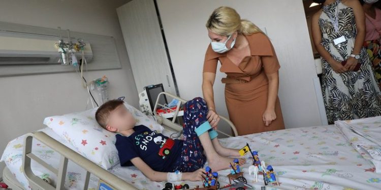 Bursa’da çöp evde bulunan çocuktan sevindiren haber