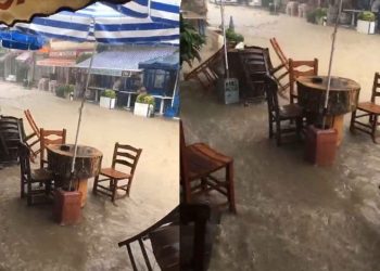 Bursa’da şiddetli yağmurda tarihi mahalleyi sel bastı