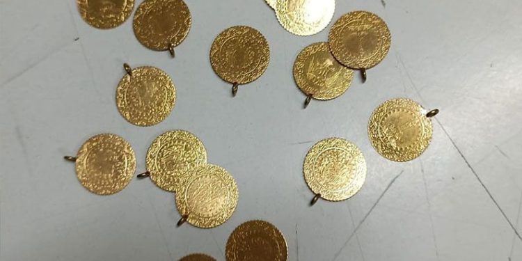 Çöpe atacağı yünlerin içinden servet çıktı