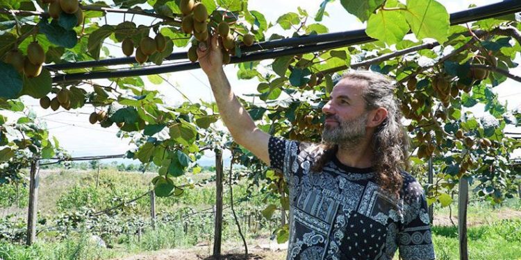 Kuaförlüğü bırakıp çiftçi oldu