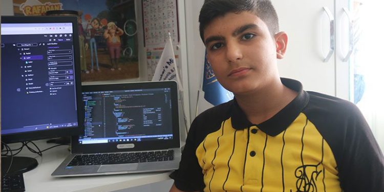 13 yaşında kendi yazışma uygulamasını kurdu