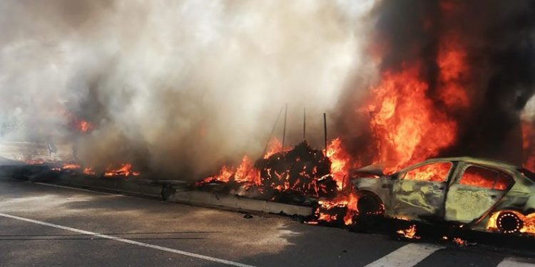 Malatya’da kaza! Araçlar küle döndü