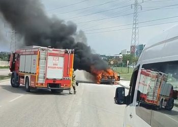 Bursa’da otomobil alev alev yandı