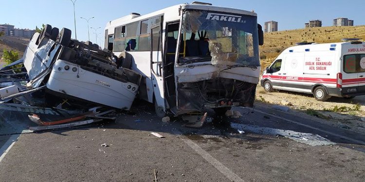 İşçi servisleri kaza yaptı: 22 yaralı