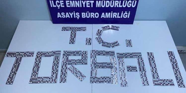 İzmir’de bir kişiden 980 adet sentetik ecza ele geçirildi