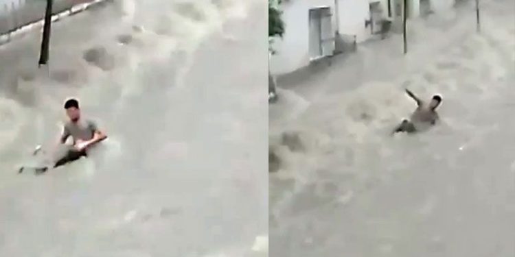 İstanbul Esenyurt’ta bir vatandaş sele kapıldı