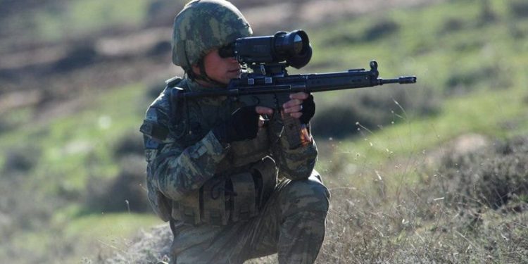 Taciz ateşi açan teröristler öldürüldü