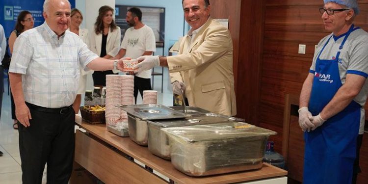 Bursa SMMMO’dan aşure ikramı