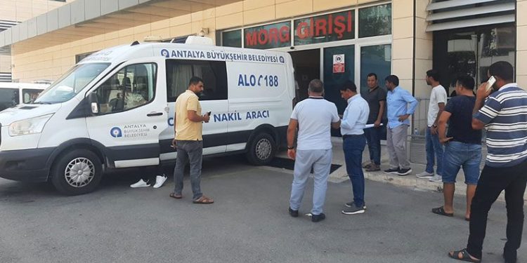 Otomobilin çarptığı Rümeysa hayata tutunamadı