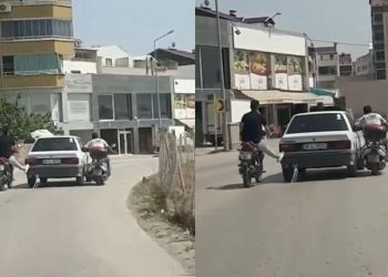 Bursa’da yolda kalan otomobili ayaklarıyla ittiler