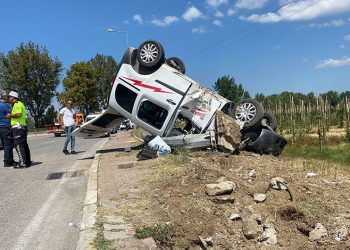 Bursa’da araç takla attı: 1’i ağır 4 yaralı
