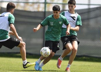 Bursasporlu gençler sıkı çalışıyor