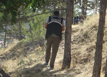 Yürüyüş yapan çocuklar ceset buldu
