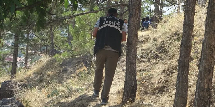 Yürüyüş yapan çocuklar ceset buldu