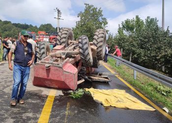 Kepçe takla attı, sürücüyü itfaiye kurtardı