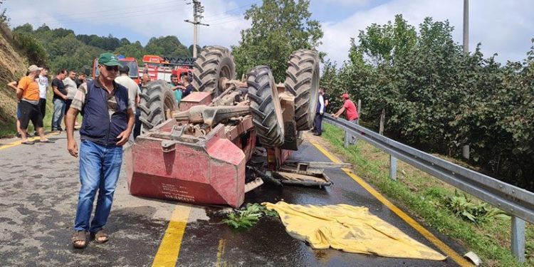 Kepçe takla attı, sürücüyü itfaiye kurtardı