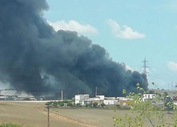 Kocaeli’de plastik fabrikasında yangın çıktı