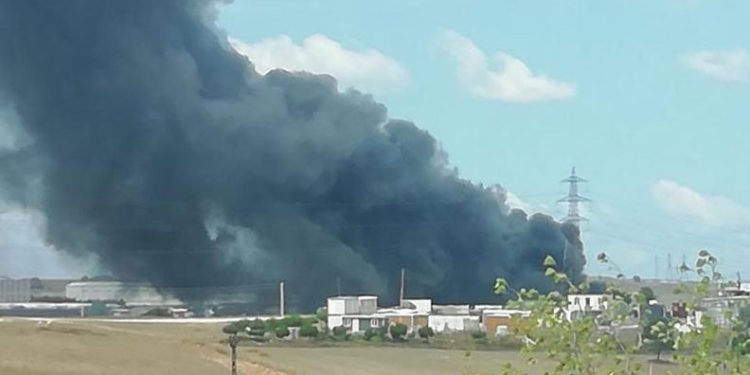 Kocaeli’de plastik fabrikasında yangın çıktı