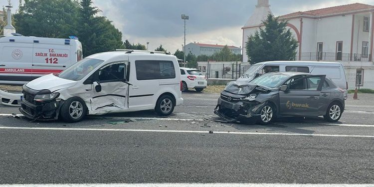 Süleymanpaşa-Muratlı yolunda kaza: 3 yaralı