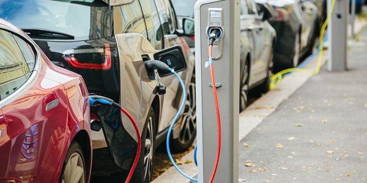 Elektrikli ve hibrit otomobillere ilgi artıyor