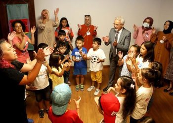 Başkan Erdem, çocuklarla kütüphanede buluştu