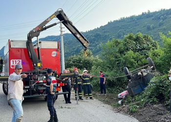 İşçileri taşıyan traktör devrildi: 1 ölü, 12 yaralı